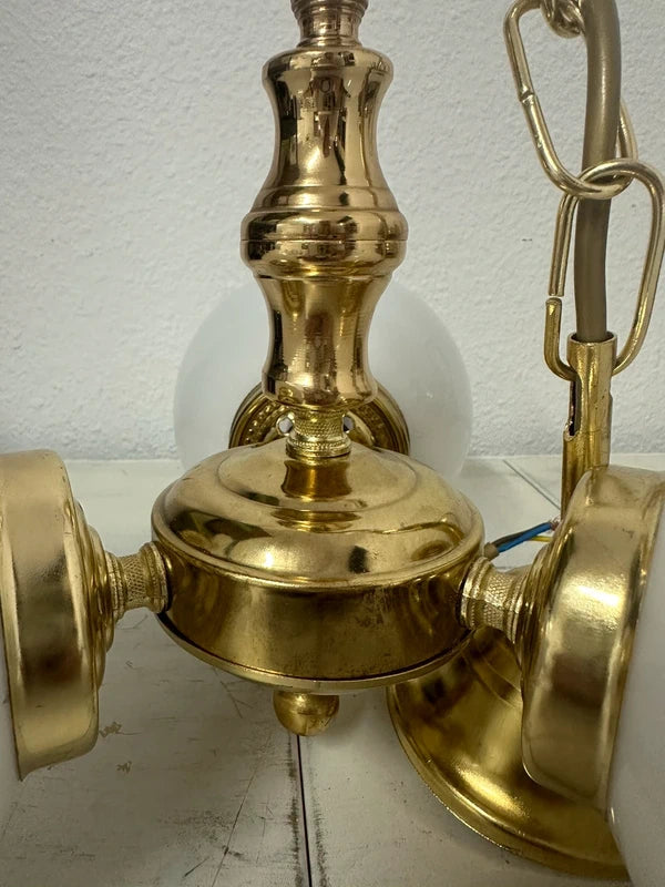 Vintage brass chandelier — chain detail
