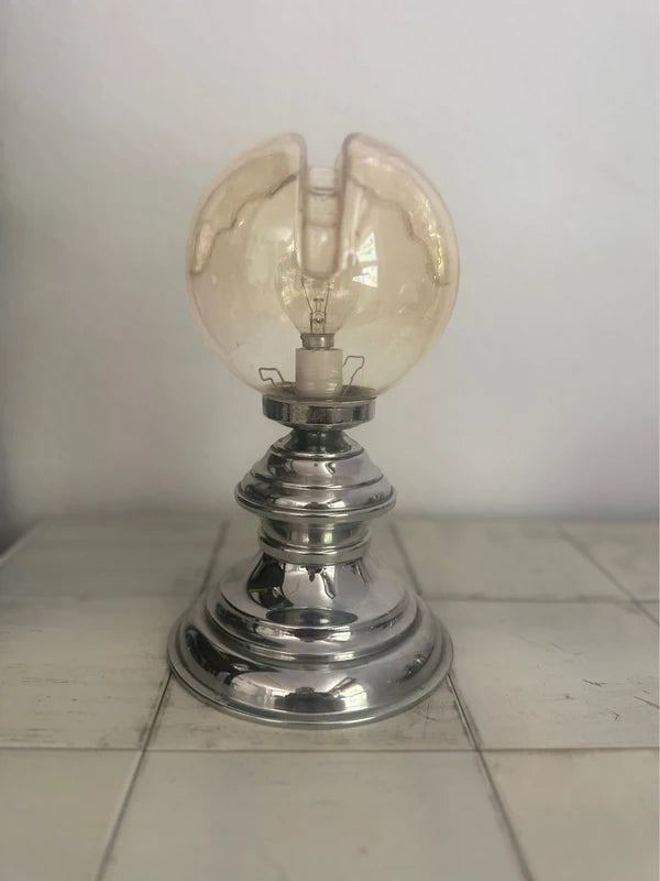 Lamp uit — chroom voet frontaal