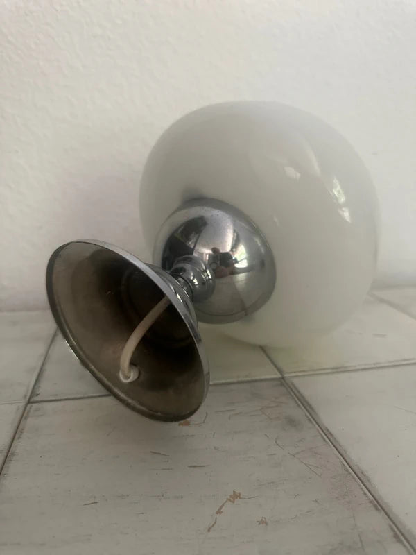 Lamp liggend — bol en voet detail