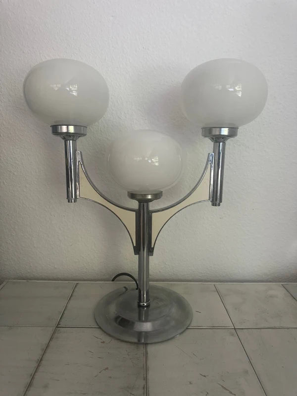 Lamp zijaanzicht — drie bollen